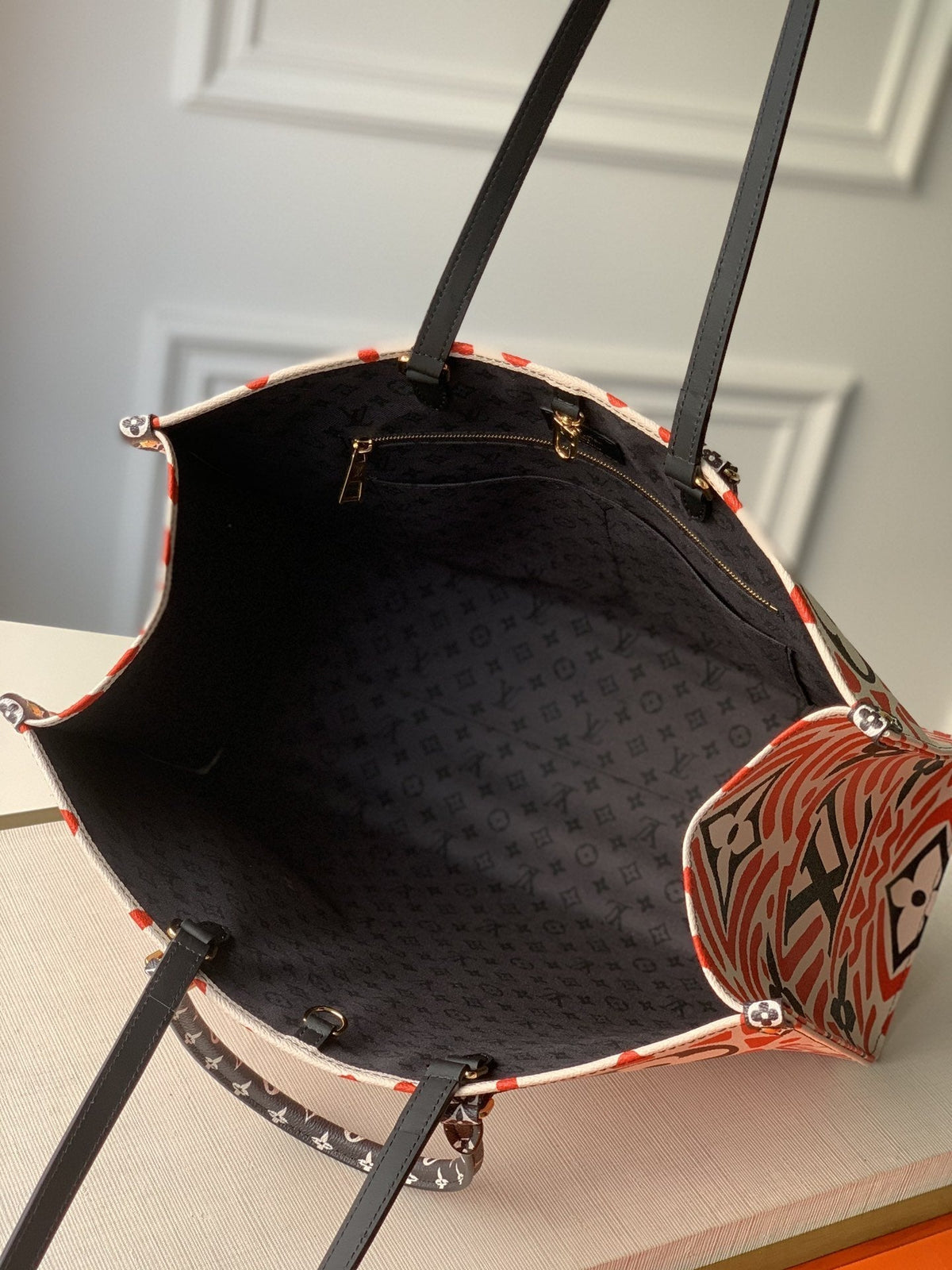 LV CRAFTY ONTHEGO GM CREAM AND RED MONOGRAM GIANT CANVAS