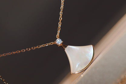 DREAM NECKLACE WHITE MOP 1 DIAMOND
