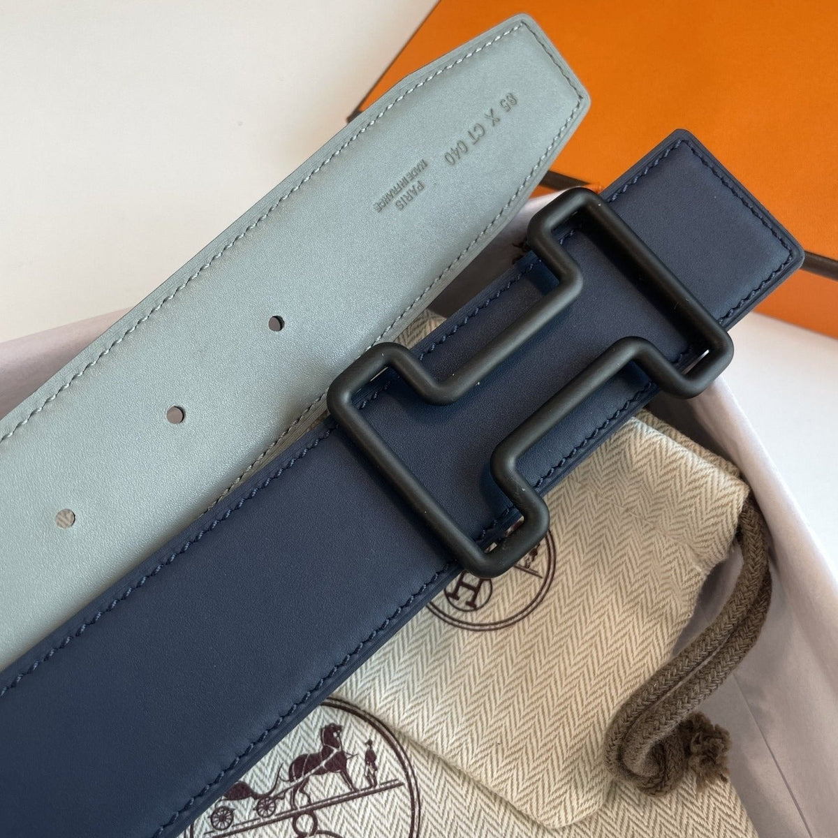 H TONIGHT BELT 38MM BLACK BUCKLE DARK BLUE GREY LEATHER