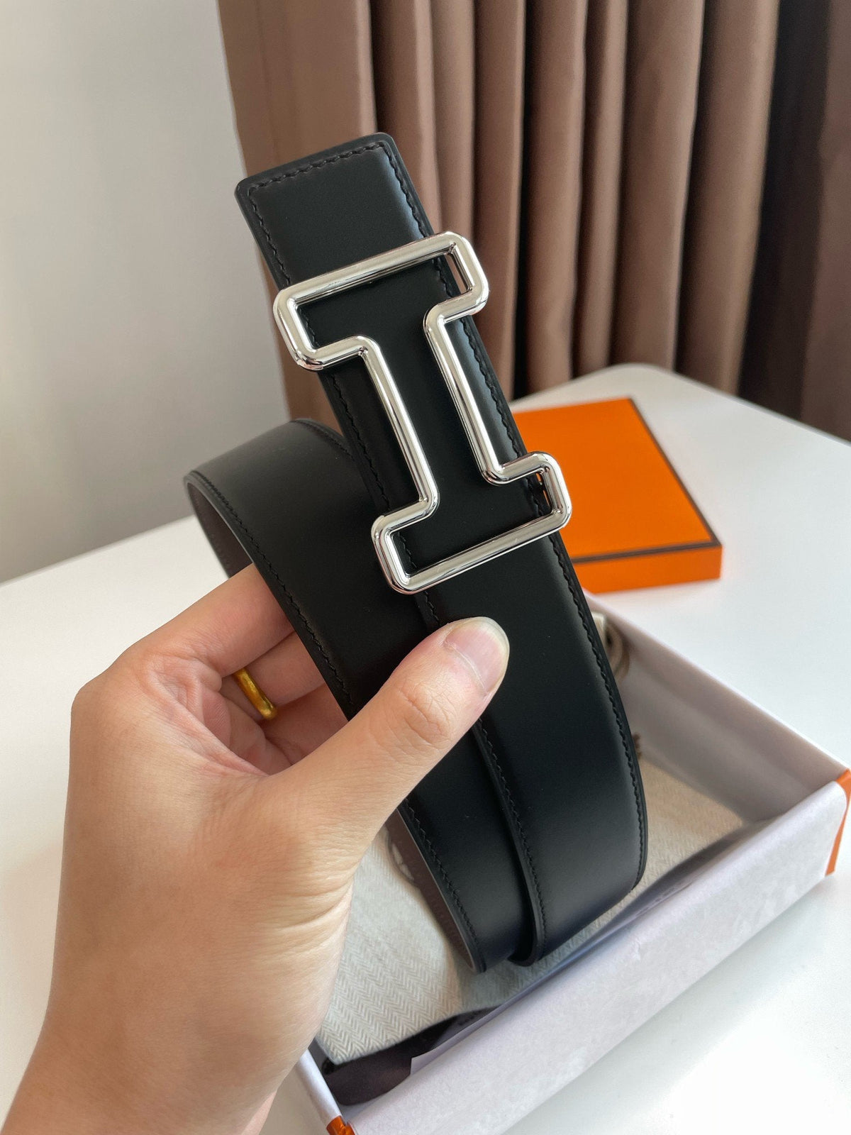 H TONIGHT BELT 38MM SILVER BUCKLE BLACK GRAPHITE LEATHER