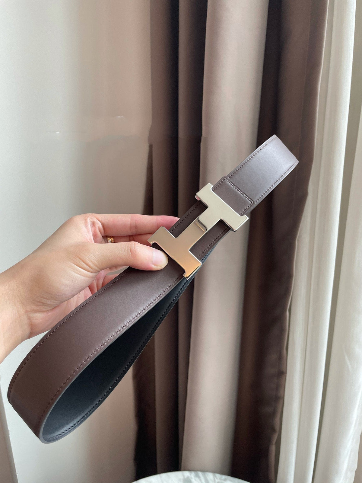 H CONSTANCE BELT 38MM SILVER BUCKLE BLACK CHOCOLATE LEATHER