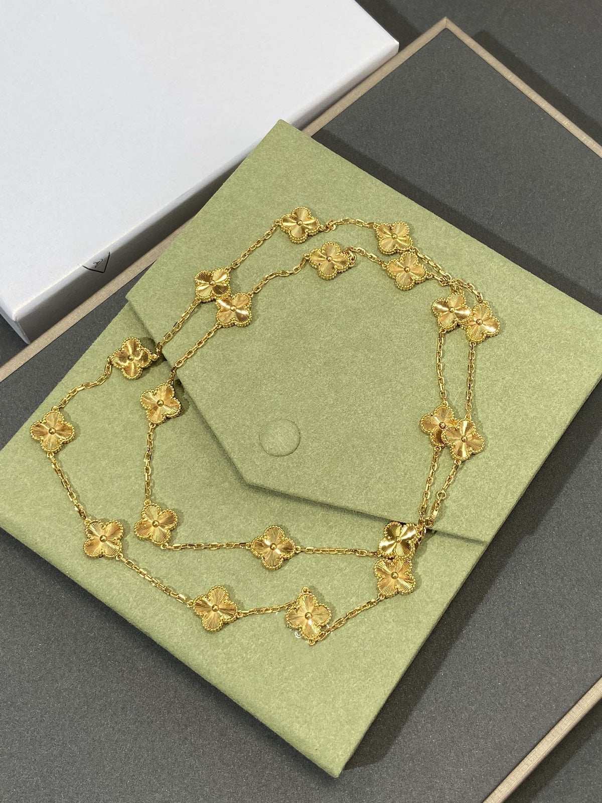 CLOVER 20 MOTIF GOLD 86CM NECKLACE