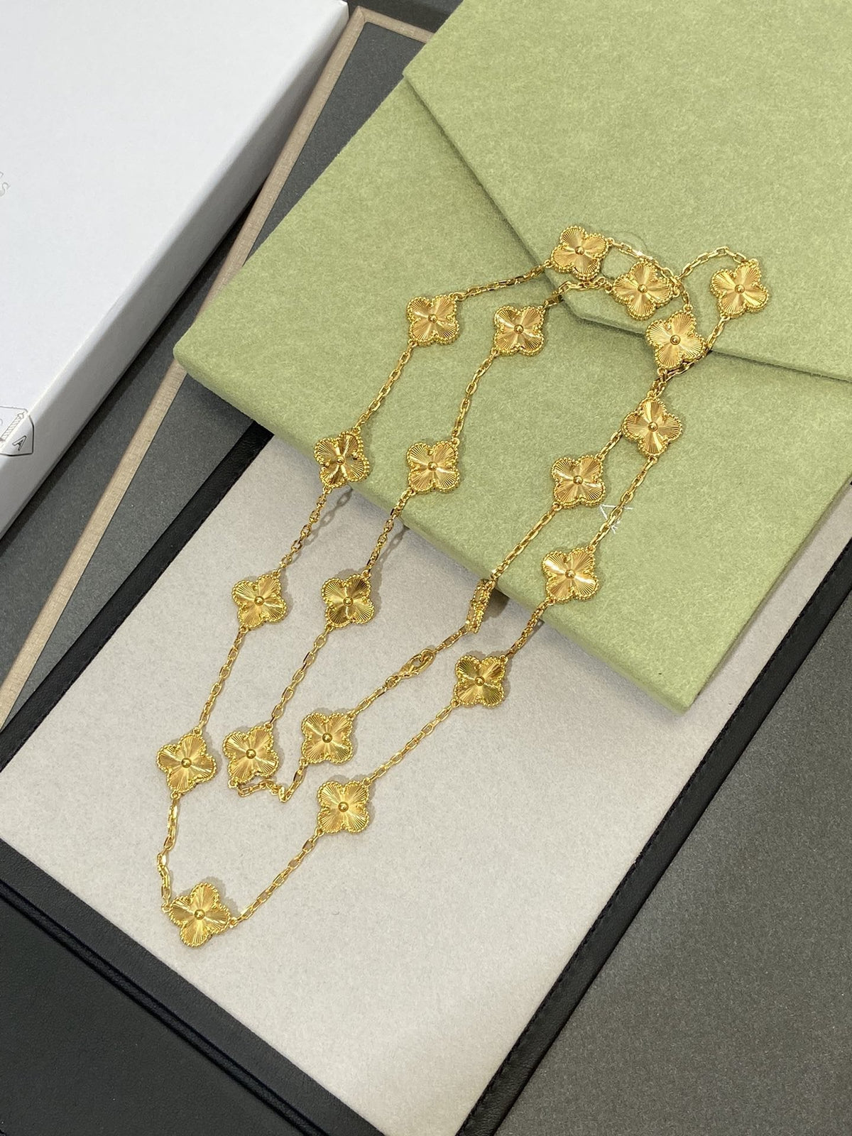 CLOVER 20 MOTIF GOLD 86CM NECKLACE