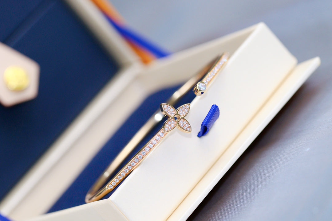 LV IDYLLE PINK GOLD OPEN BRACELET DIAMOND PAVED