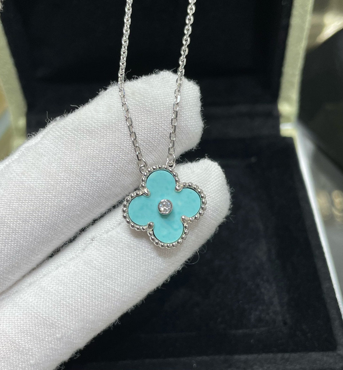 CLOVER MEDIUM TURQUOISE 1 DIAMOND SILVER NECKLACE