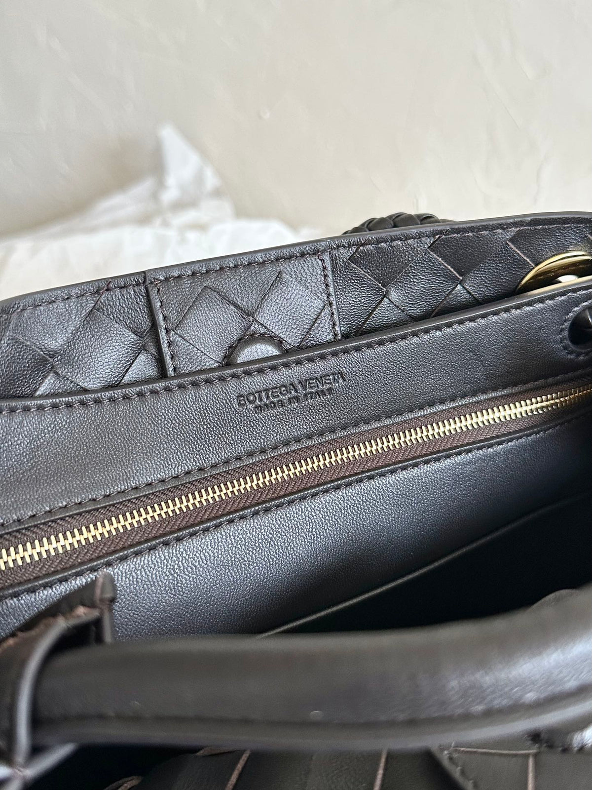 BV SMALL ANDIAMO 25CM BLACK LAMBSKIN