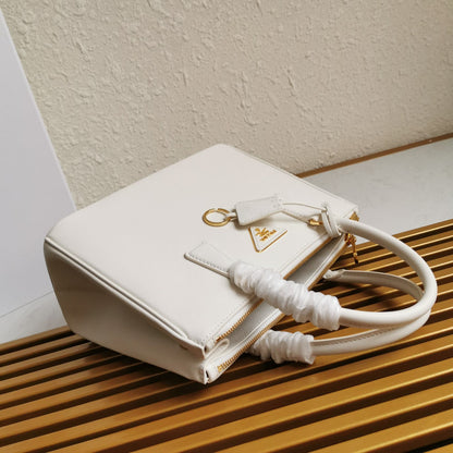 MEDIUM GALLERIA 28 WHITE SAFFIANO LEATHER