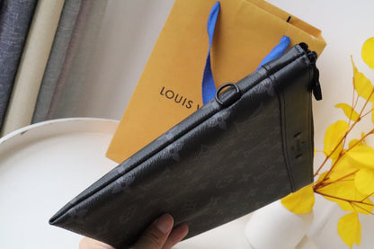 POCHETTE TO GO 30 MONOGRAM ECLIPSE