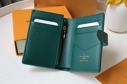 VERTICAL COMPACT WALLET GREEN CAPUCINES