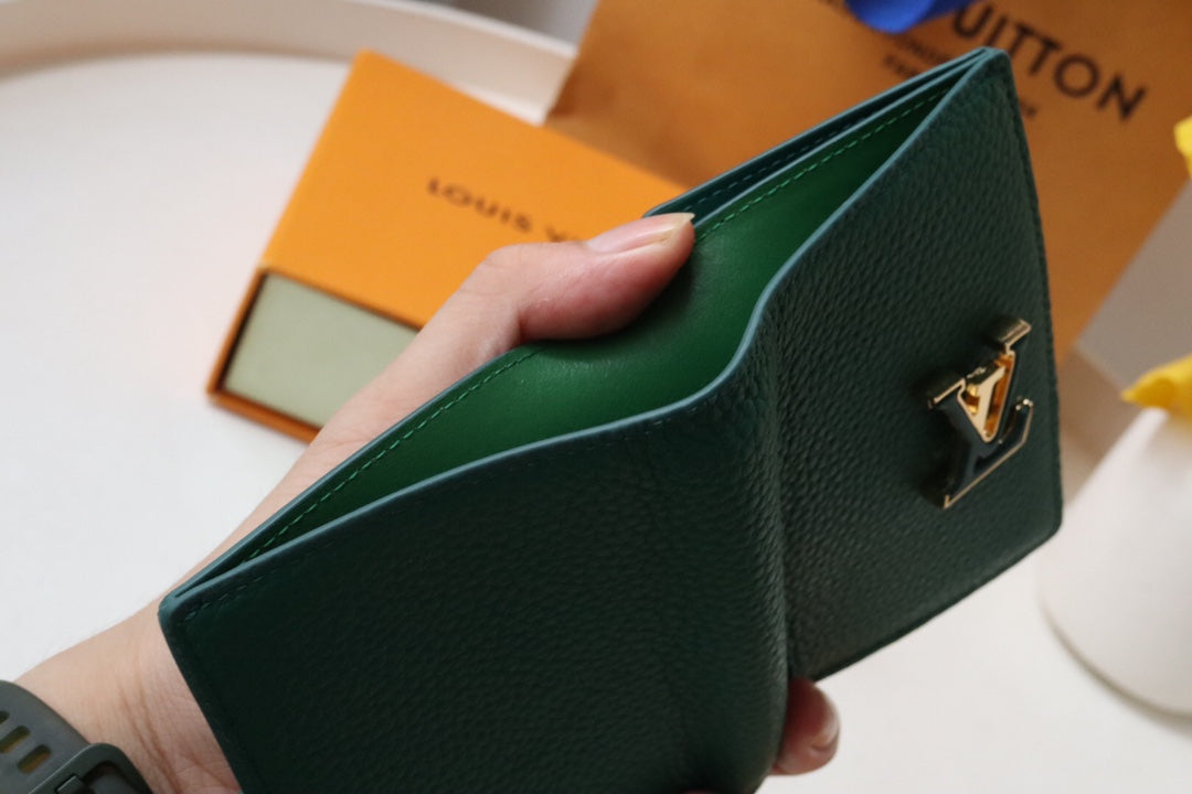 VERTICAL COMPACT WALLET GREEN CAPUCINES