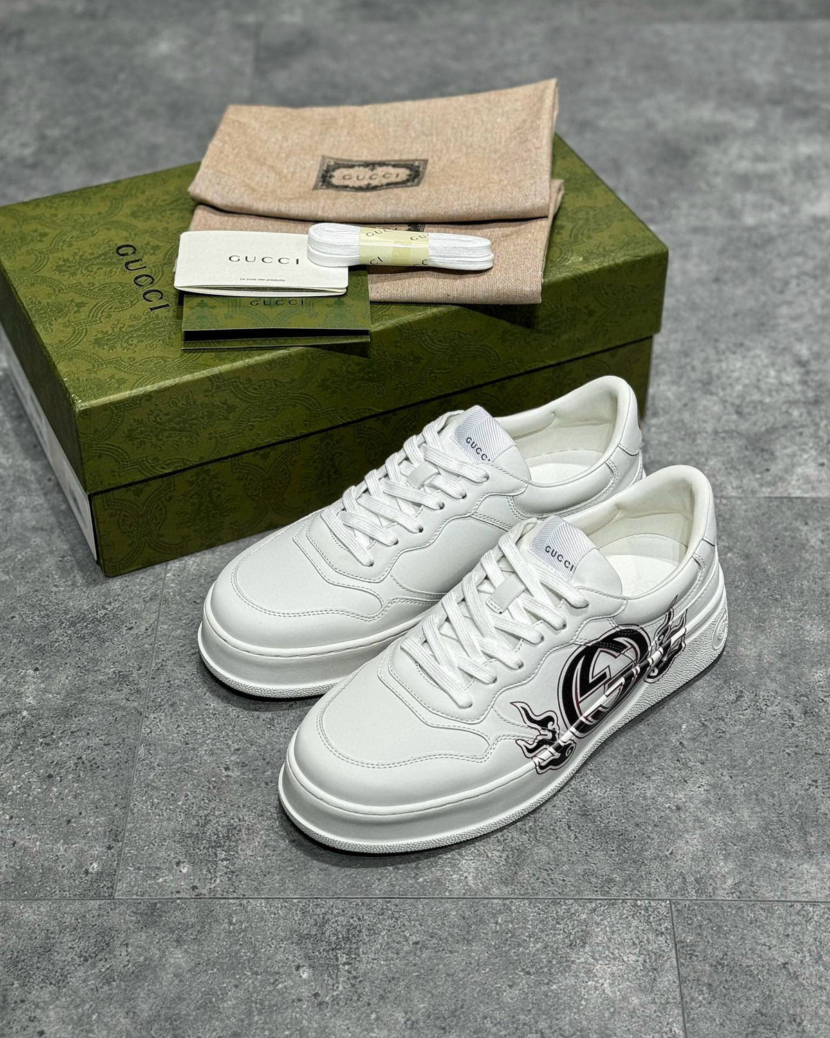 GUC Sneakers