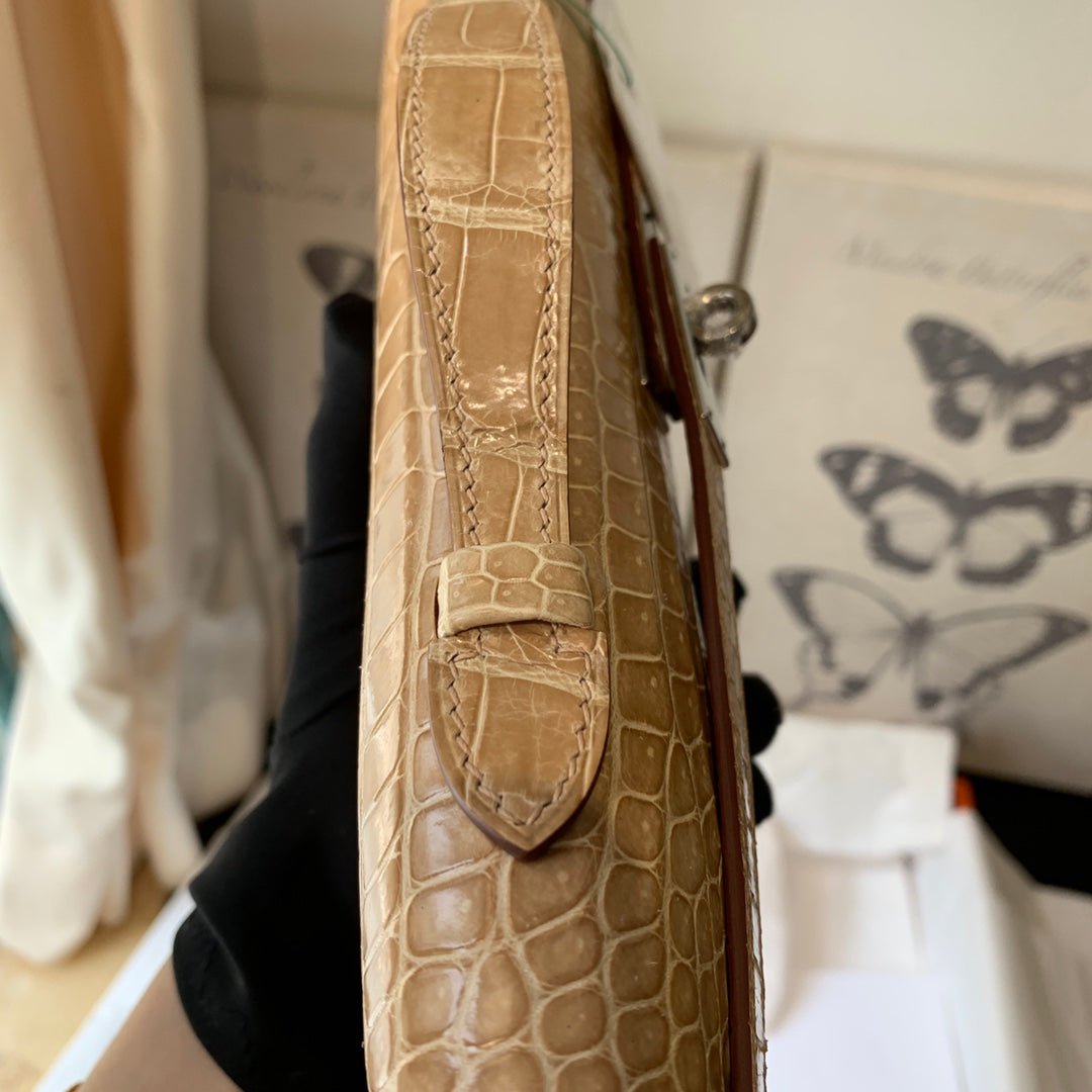 KELLY CUT 31 IN TORTILLA BROWN ALLIGATOR LEATHER WITH SILVER HARDWARE