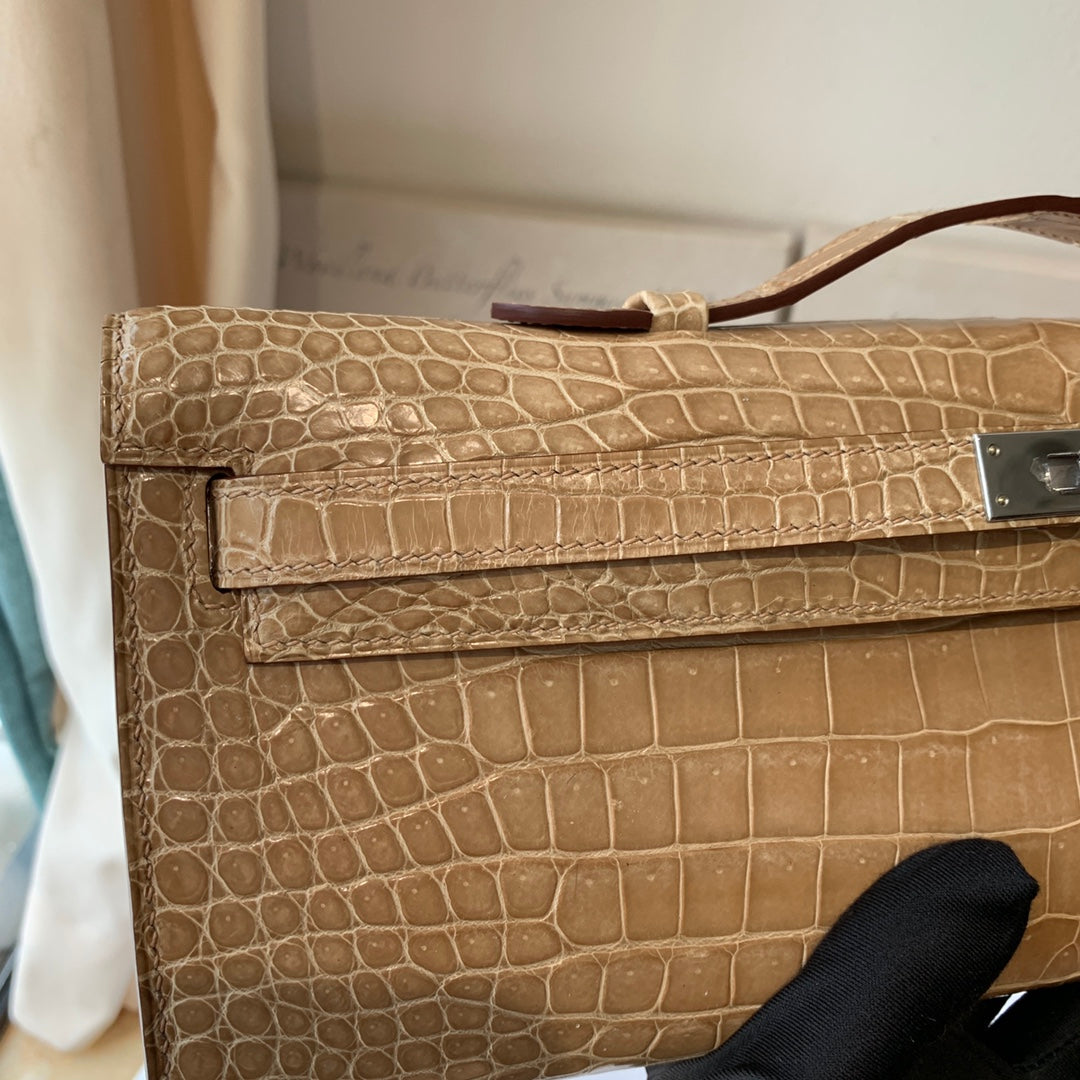 KELLY CUT 31 IN TORTILLA BROWN ALLIGATOR LEATHER WITH SILVER HARDWARE