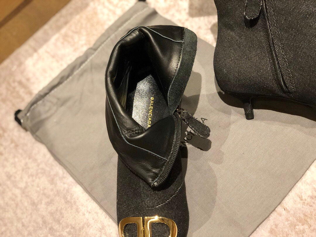 POINTED-TOE KITTEN HEEL 45 MM ANKLE BOOTS IN BLACK DENIM