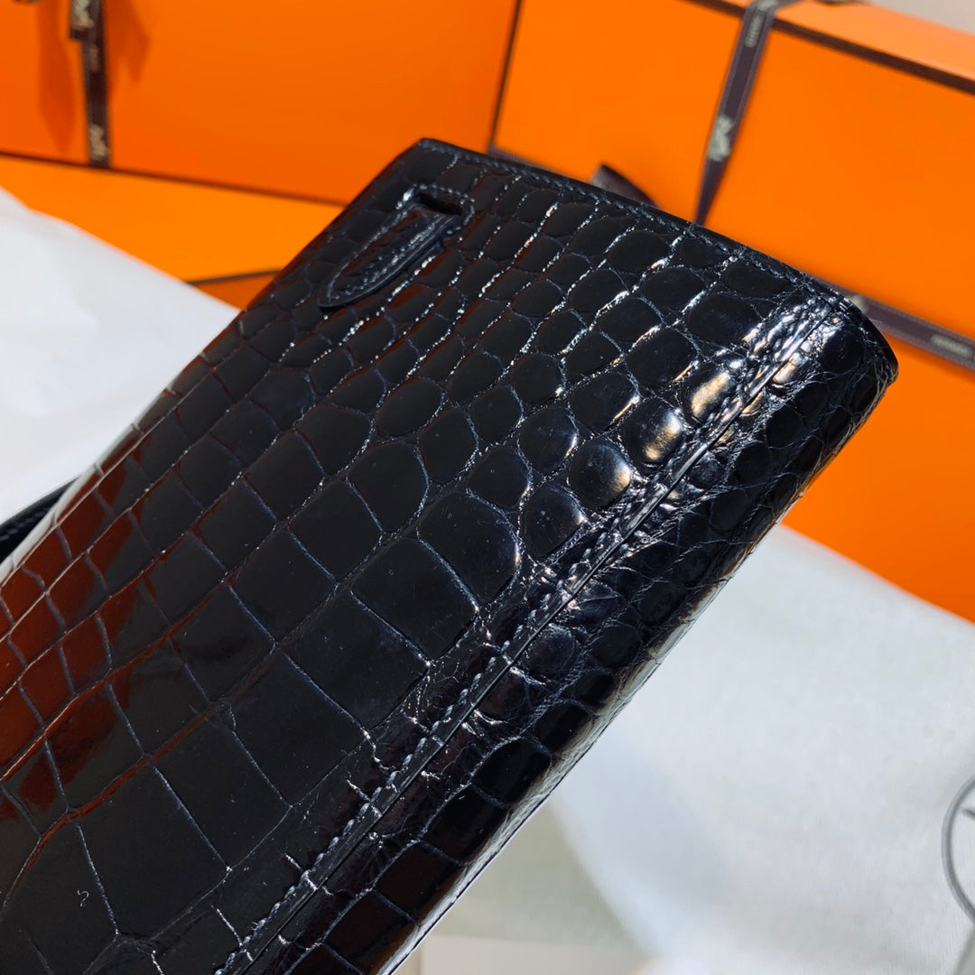 KELLY CUT 31 IN BLACK SHINY ALLIGATOR LEATHER WITH GOLD HARDWARE
