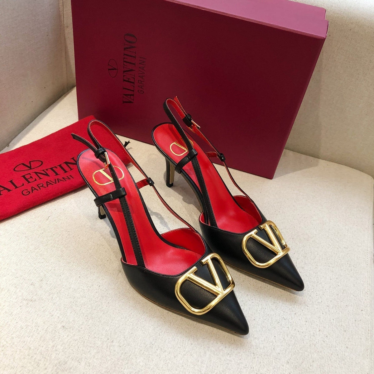 VLOGO SIGNATURE BLACK CALFSKIN HIGH SLINGBACK PUMP 7 CM WITH GOLD LOGO