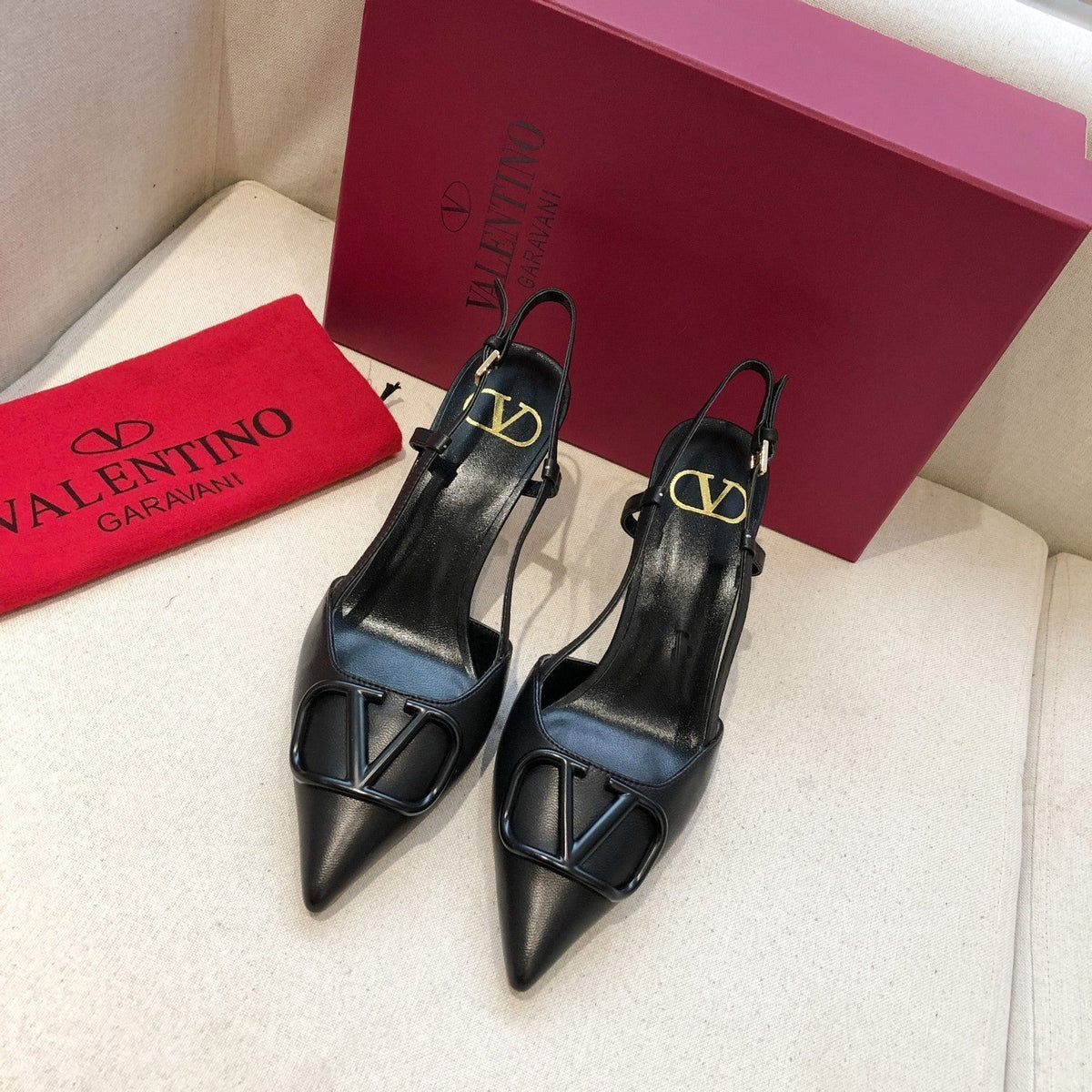 VLOGO SIGNATURE BLACK CALFSKIN HIGH SLINGBACK PUMP 7 CM