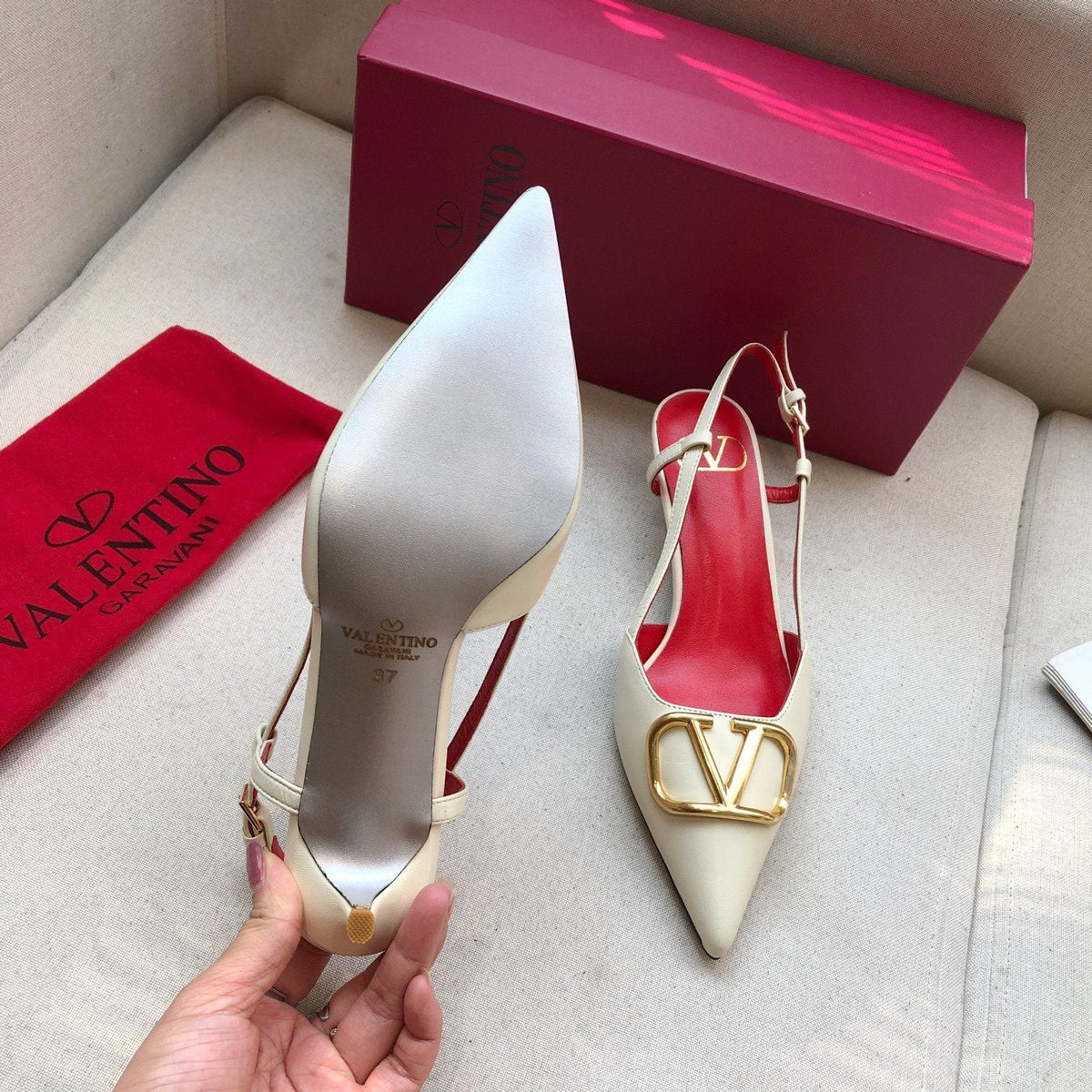 VLOGO SIGNATURE WHITE CREAM CALFSKIN HIGH SLINGBACK PUMP 4 CM