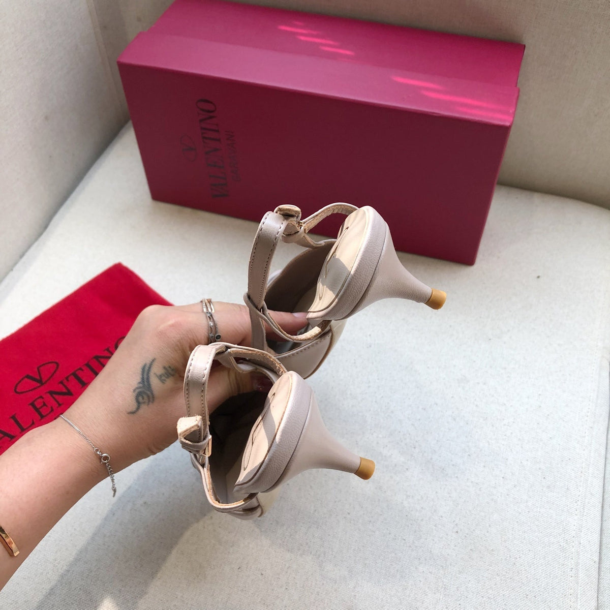 VLOGO SIGNATURE PALE PINK CALFSKIN HIGH SLINGBACK PUMP 4 CM