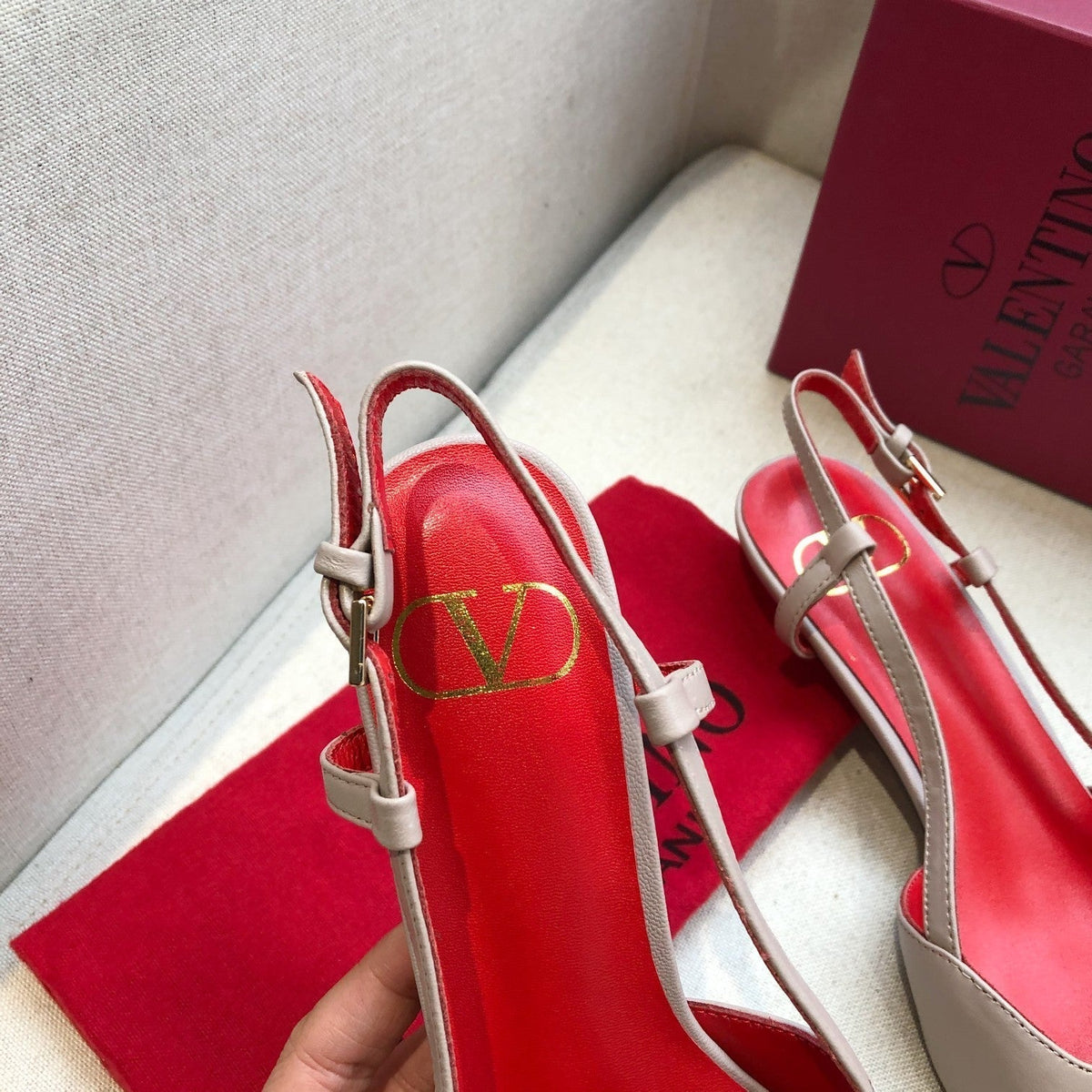 VLOGO SIGNATURE PALE PINK CALFSKIN HIGH SLINGBACK PUMP 4 CM WITH GOLD LOGO