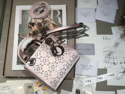 LADY 24 HANDBAG EMBOSSED DIAMOND IN SILVER CALFSKIN