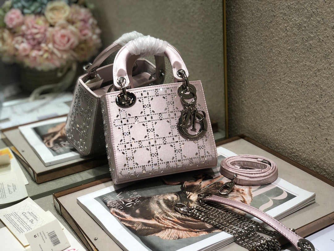 LADY 24 HANDBAG EMBOSSED DIAMOND IN SILVER CALFSKIN