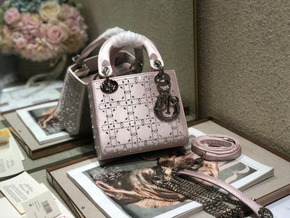 LADY 24 HANDBAG EMBOSSED DIAMOND IN SILVER CALFSKIN