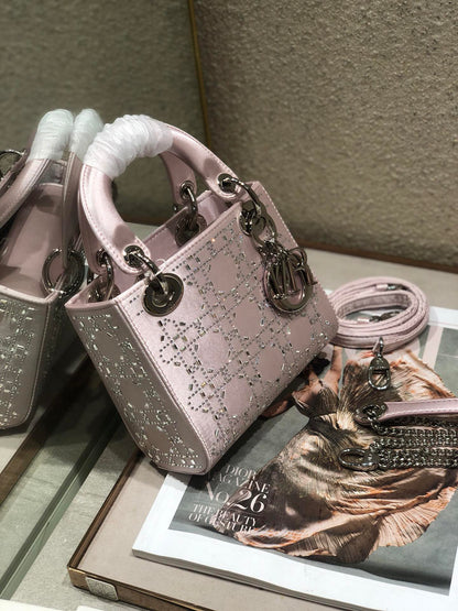LADY 24 HANDBAG EMBOSSED DIAMOND IN SILVER CALFSKIN