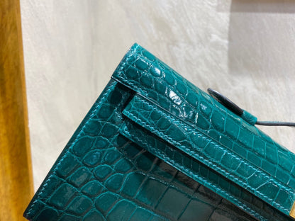 KELLY CUT 31 IN PINE GREEN SHINNY ALLIGATOR LEATHER WITH GOLD HARDWARE