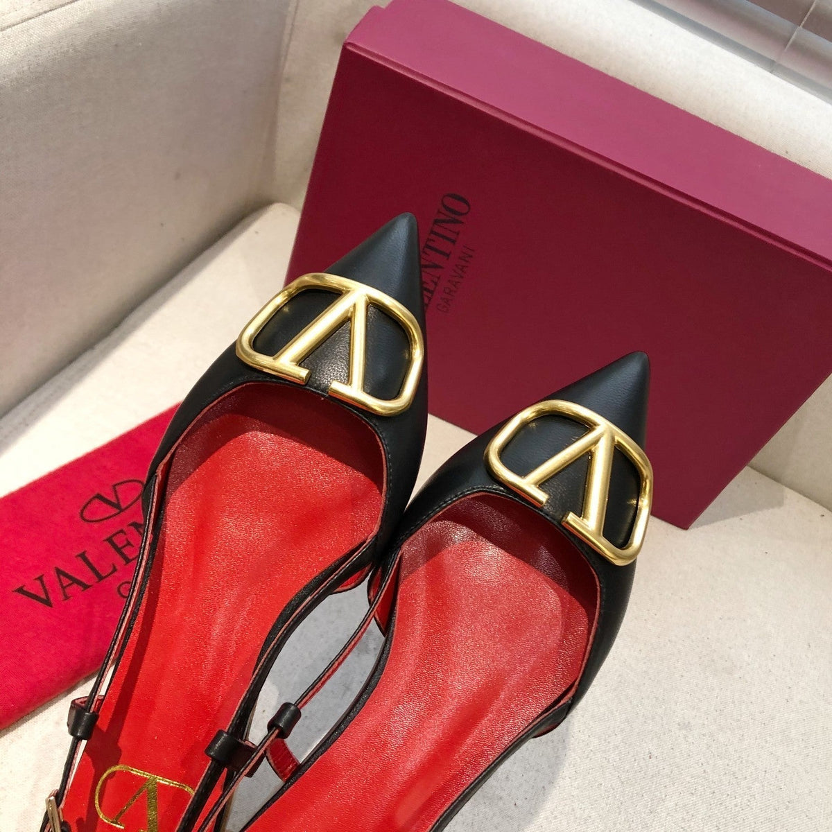 VLOGO SIGNATURE BLACK CALFSKIN FLAT SLINGBACK PUMP WITH GOLD LOGO