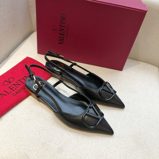 VLOGO SIGNATURE BLACK CALFSKIN FLAT SLINGBACK PUMP