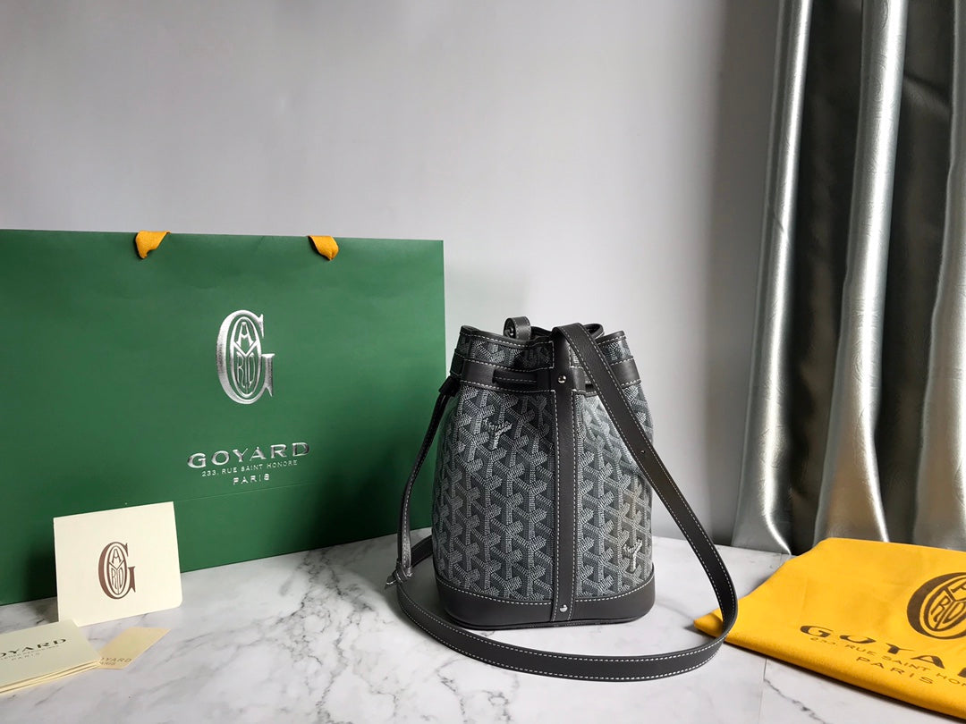 PETIT FLOT BUCKET BAG 22 IN GRAY GOYARDINE CANVAS AND LAMBSKIN TRIM