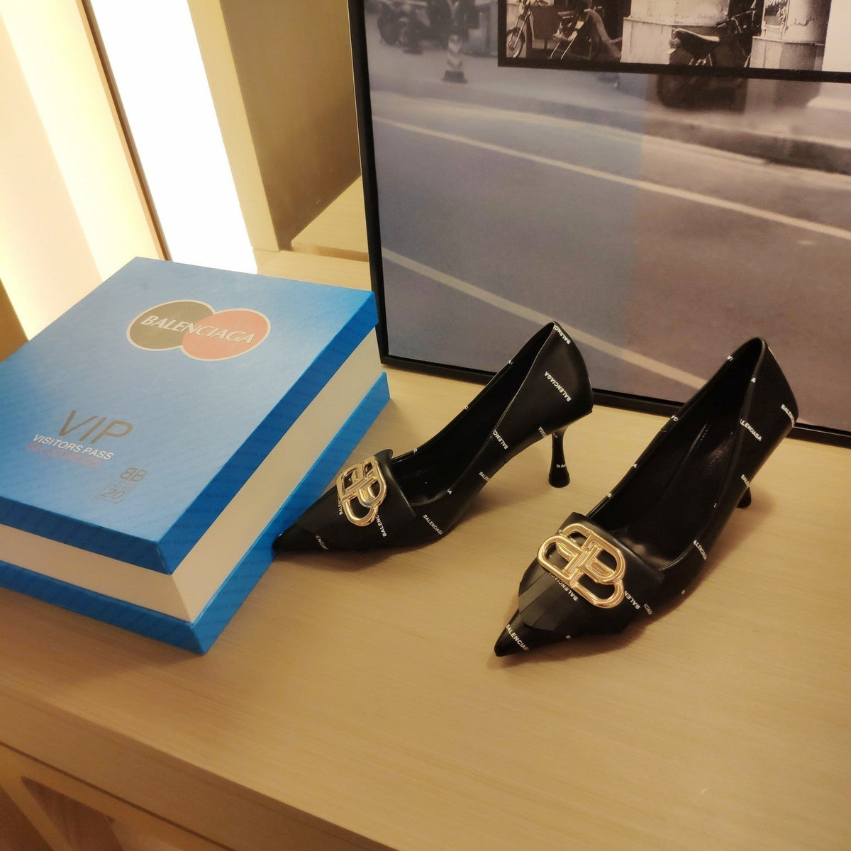 POINTED TOE PUMPS BLACK WITH LOGO PRINT SMOOTH CALFSKIN