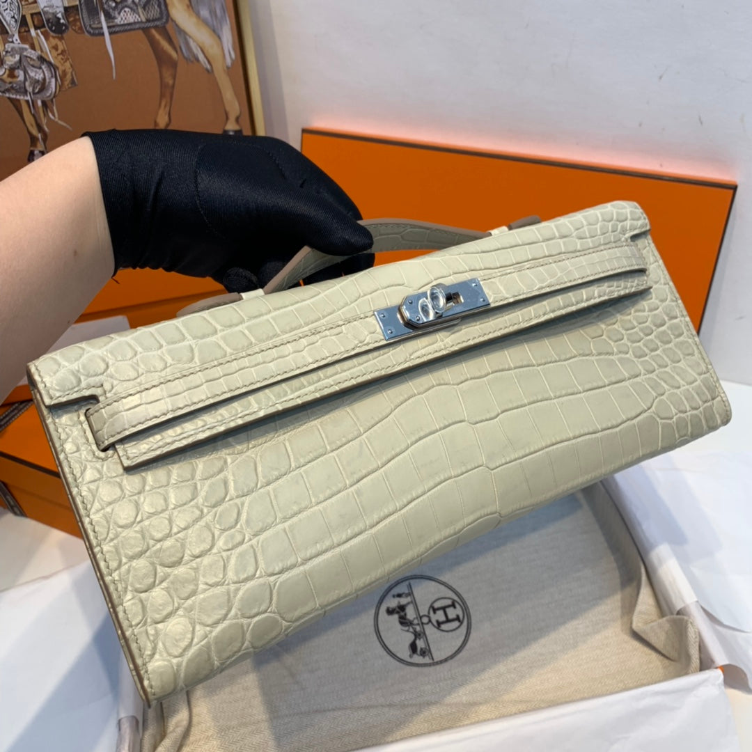 KELLY CUT 31 IN PEARL GRAY ALLIGATOR LEATHER WITH SILVER HARDWARE