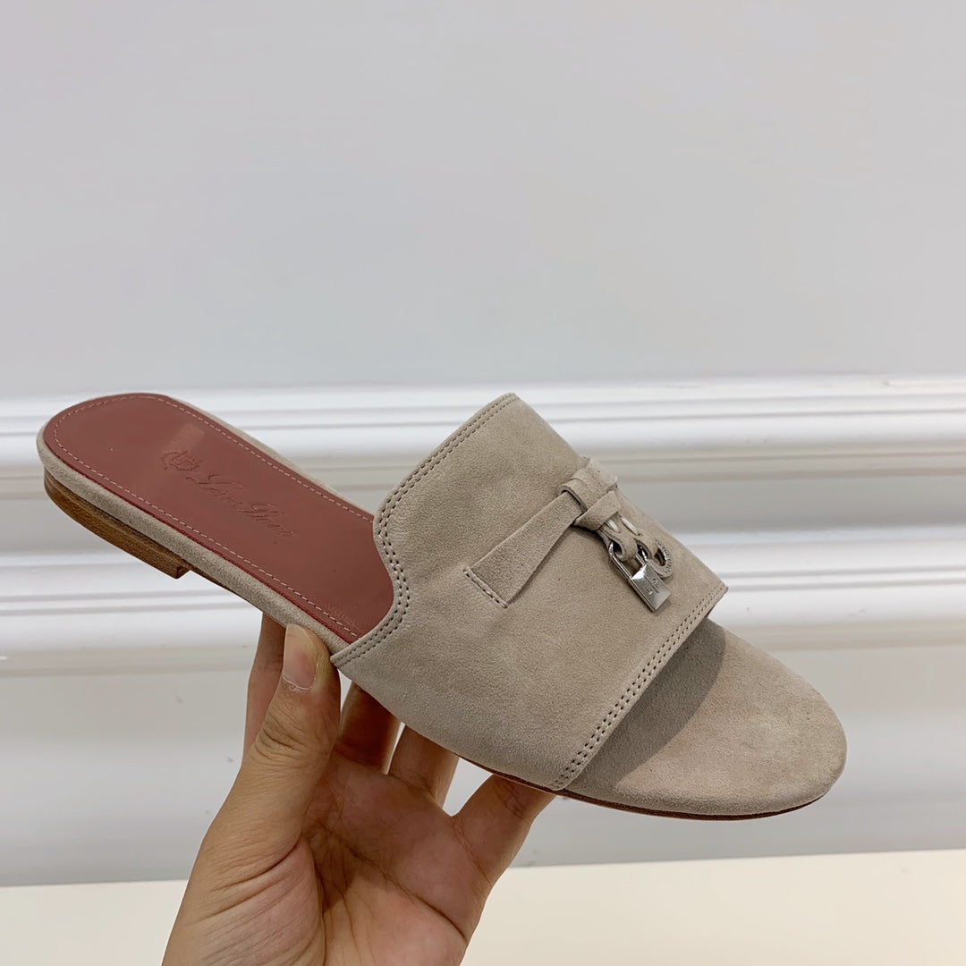 Summer Charms Sandals in Pale Gray Suede Pink Lambskin