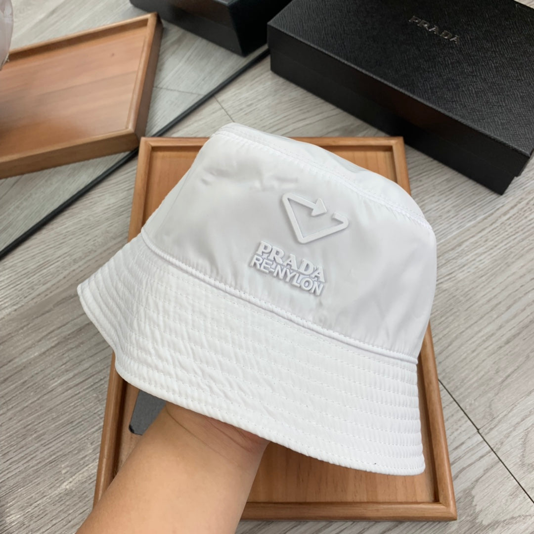 BUCKET HAT IN WHITE RE-NYLON 234104