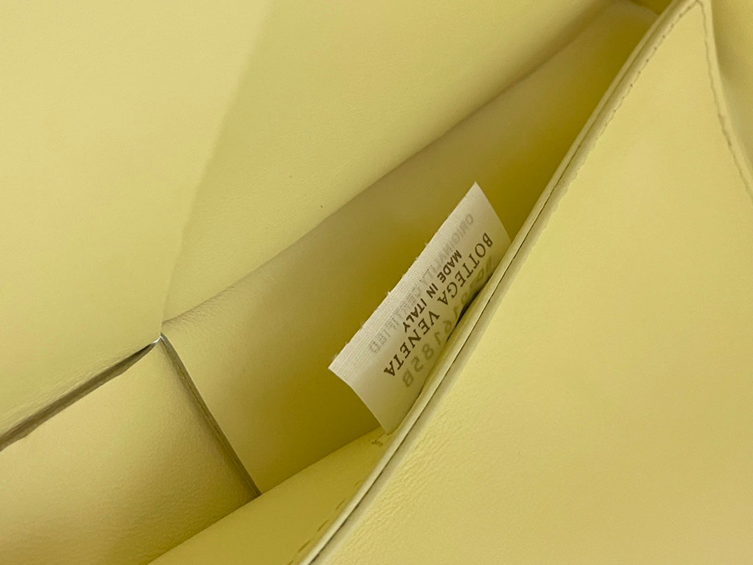 SMALL ARCO TOTE 30 IN LIGHT YELLOW LAMBSKIN