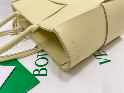 SMALL ARCO TOTE 30 IN LIGHT YELLOW LAMBSKIN