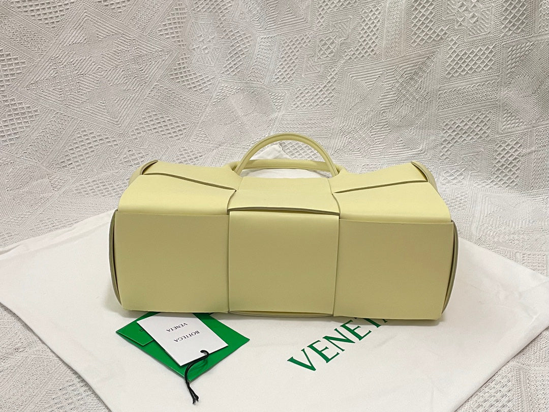 SMALL ARCO TOTE 30 IN LIGHT YELLOW LAMBSKIN