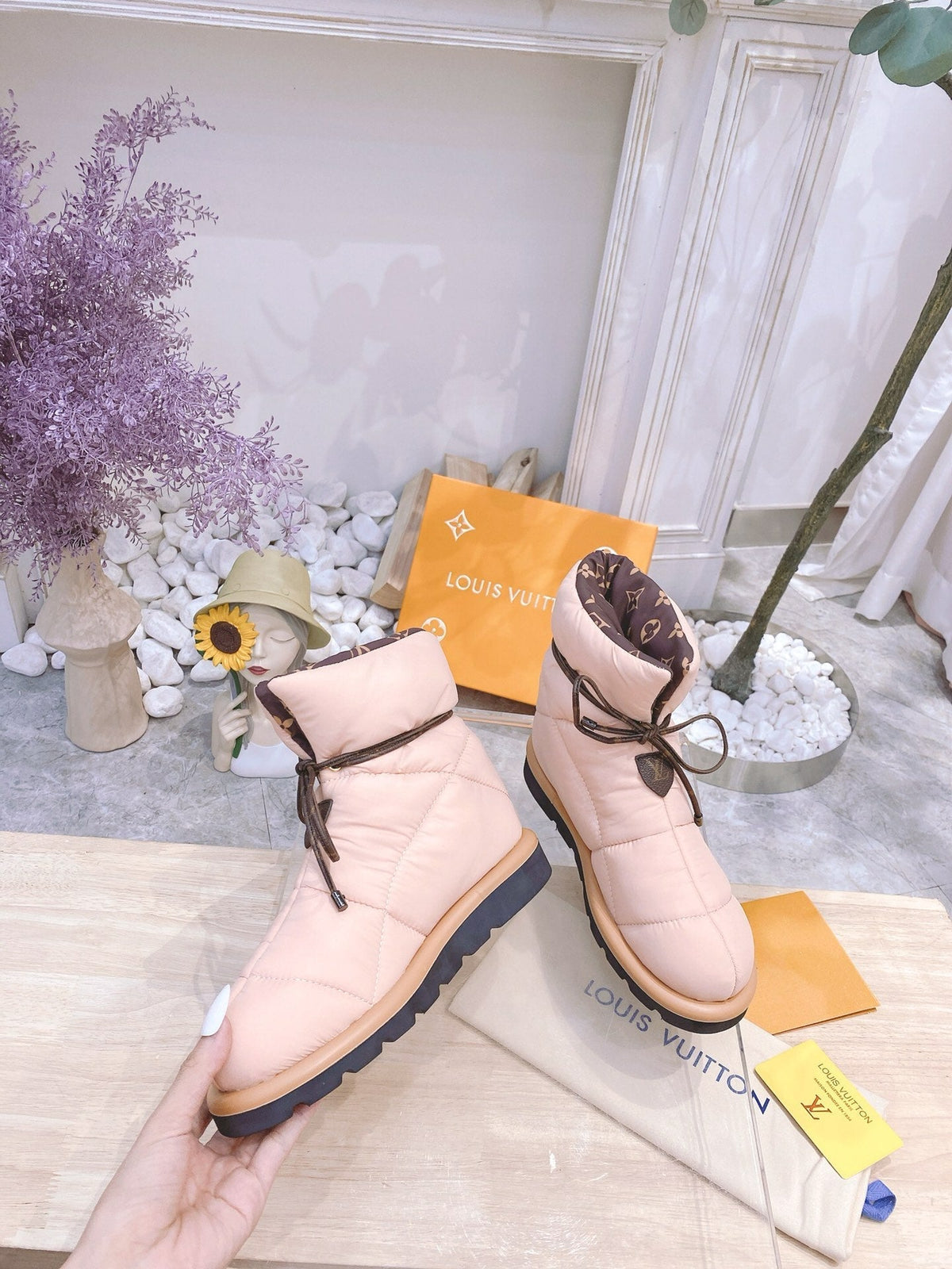 PILLOW COMFORT ANKLE BOOTS IN LIGHT PINK NYLON
