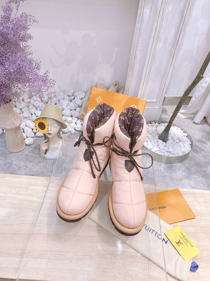 PILLOW COMFORT ANKLE BOOTS IN LIGHT PINK NYLON