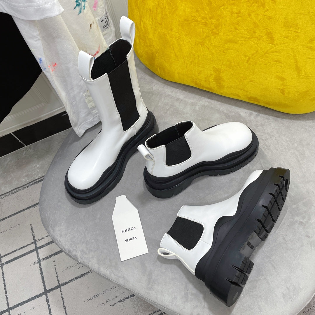 TIRE CHELSEA BOOT IN WHITE MIX BLACK CALFSKIN