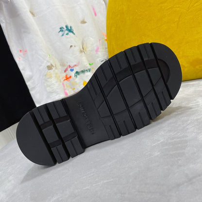 TIRE CHELSEA BOOT IN WHITE MIX BLACK CALFSKIN