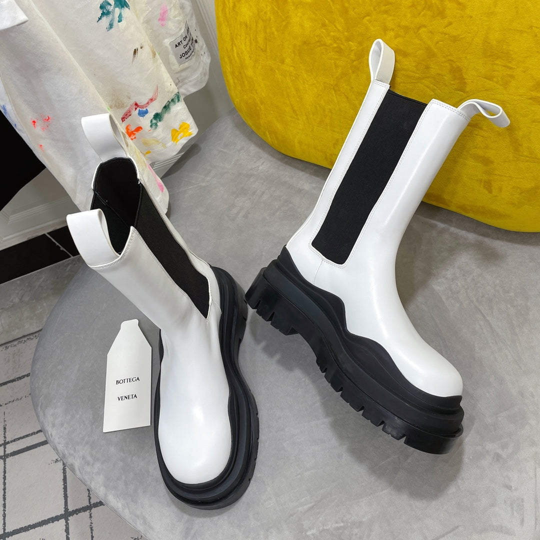 TIRE CHELSEA BOOT IN WHITE MIX BLACK CALFSKIN