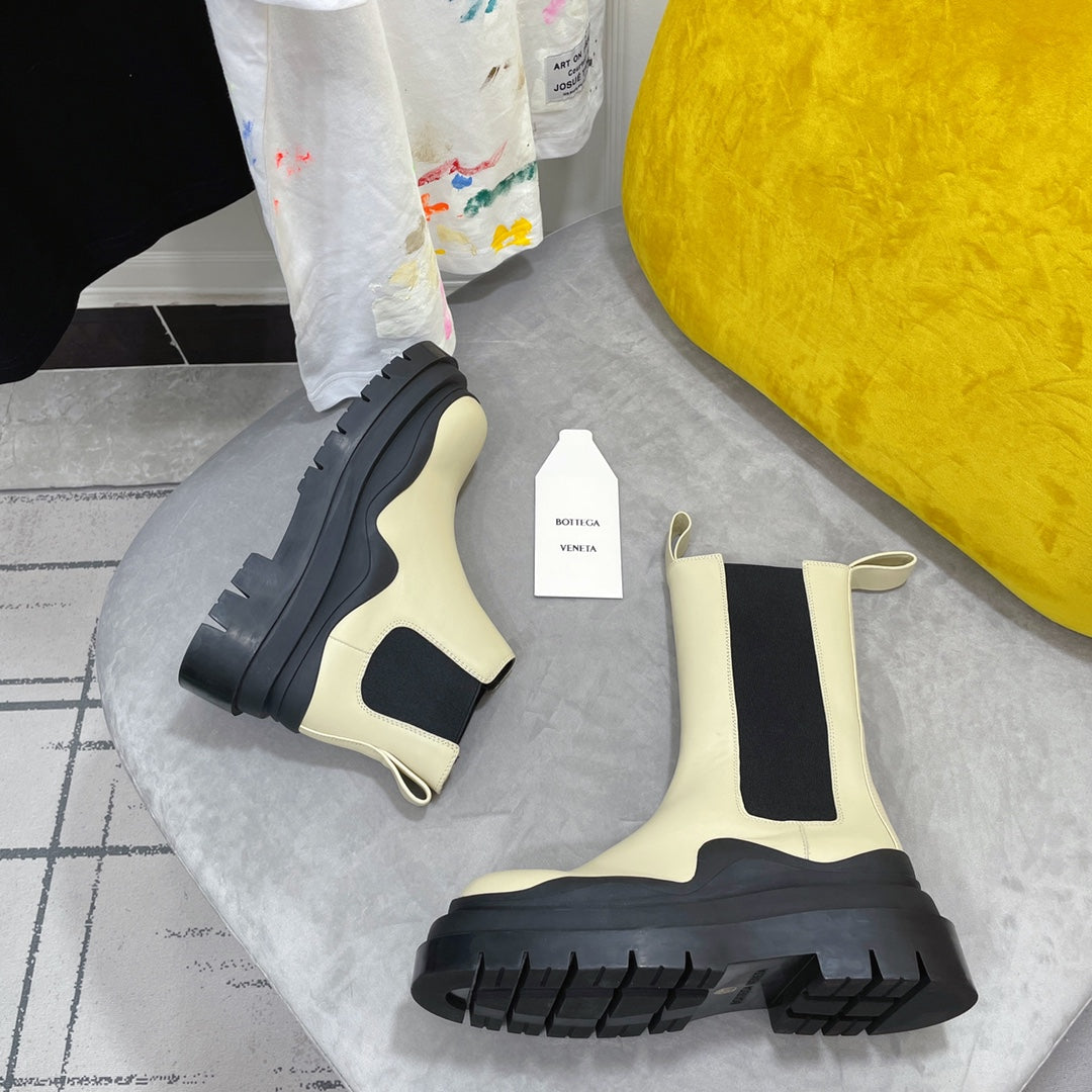 TIRE CHELSEA BOOT IN BLACK MIX BISQUE BEIGE CALFSKIN