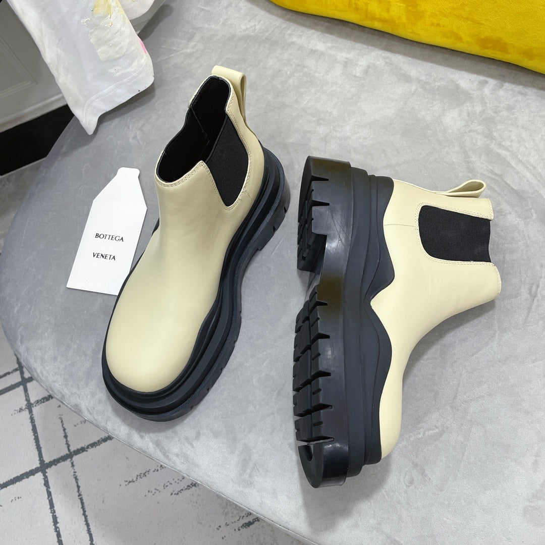 TIRE CHELSEA BOOT IN BLACK MIX BISQUE BEIGE CALFSKIN