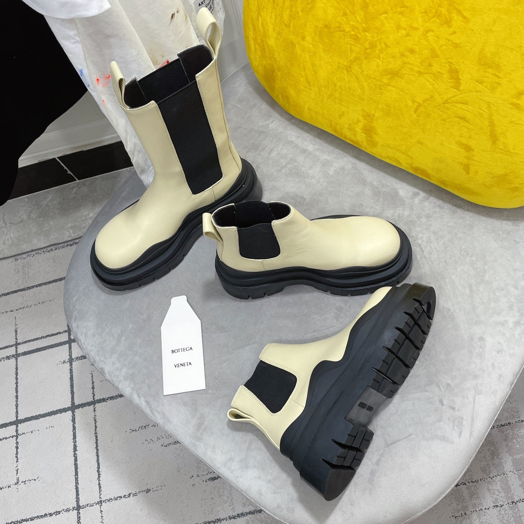 TIRE CHELSEA BOOT IN BLACK MIX BISQUE BEIGE CALFSKIN