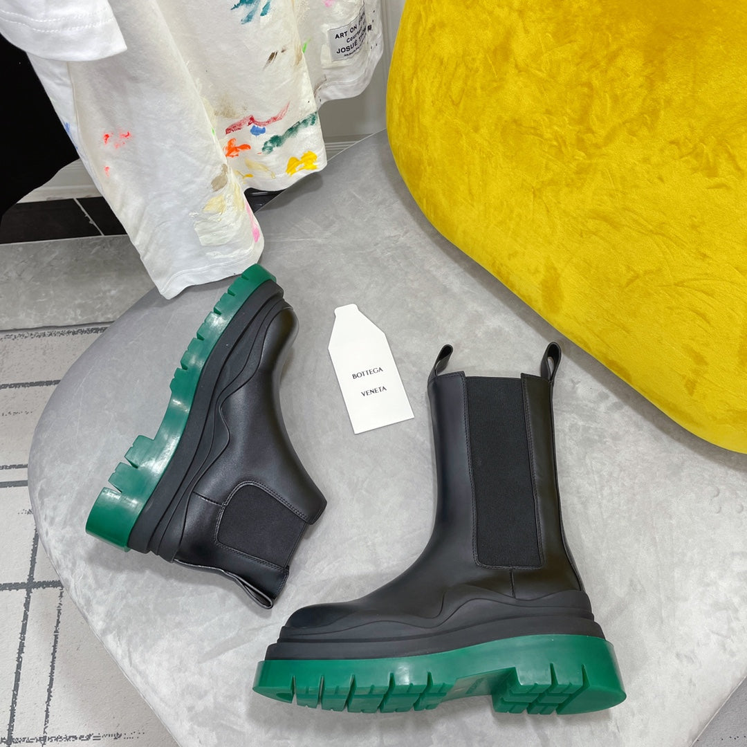 TIRE CHELSEA BOOT IN BLACK MIX TEAL GREEN CALFSKIN