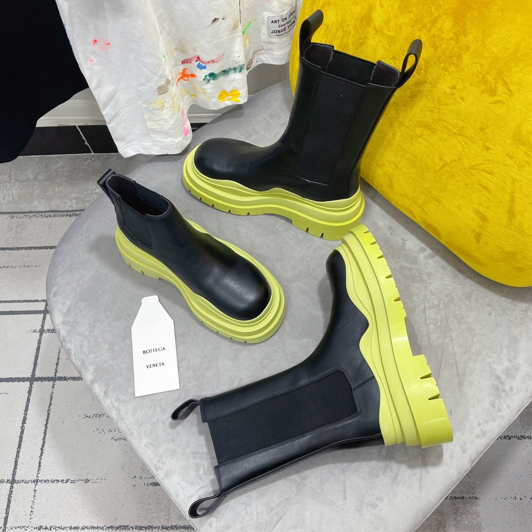 TIRE CHELSEA BOOT IN BLACK MIX NEON YELLOW CALFSKIN