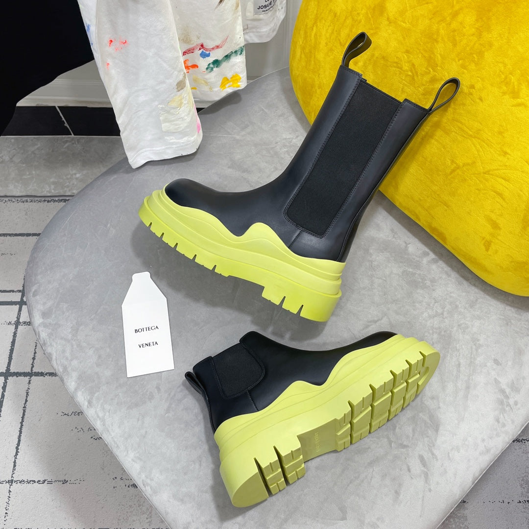 TIRE CHELSEA BOOT IN BLACK MIX NEON YELLOW CALFSKIN